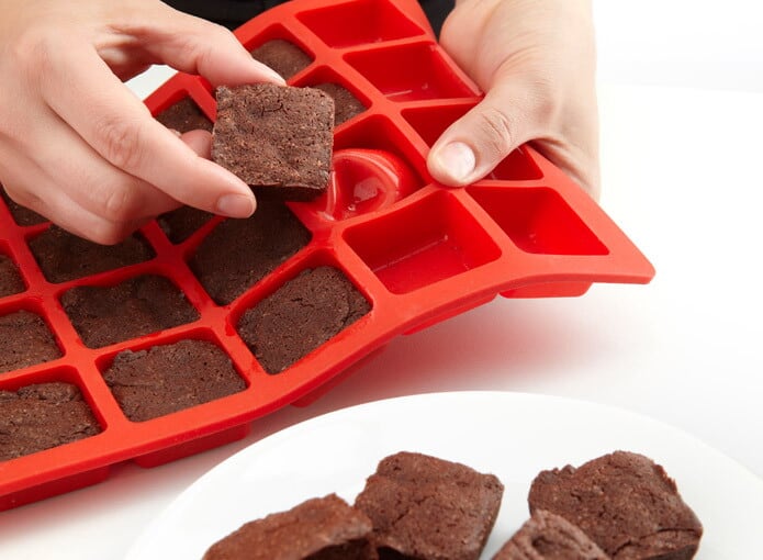 Silikonová forma na pečení mini brownies, 24 ks, červená - Lékué